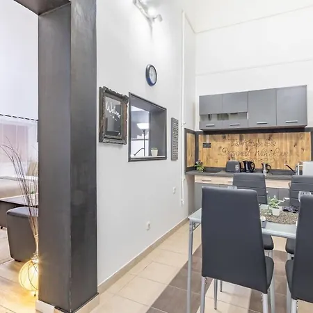 Rustic In The Downtown Apartment *
